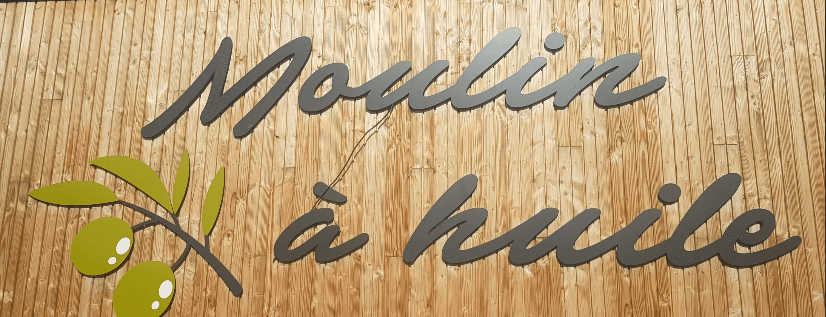 Enseigne en bois « Moulin à huile » du moulin GALEA